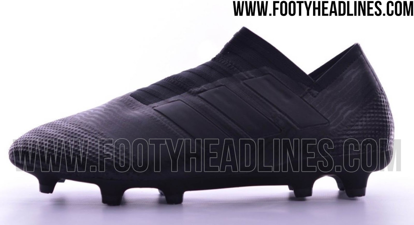Laceless top black nemeziz